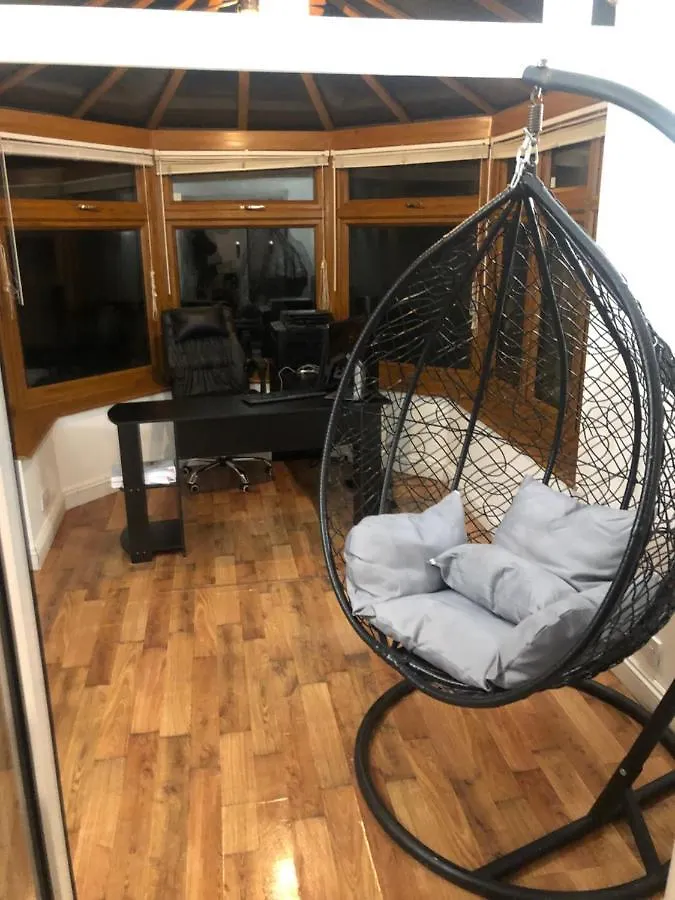 리즈 Cozzy Living 아파트 홈스테이